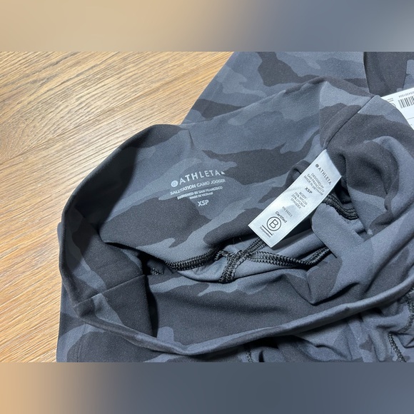 XS Athleta camo jogger - XS Petite - Picture 6 of 10